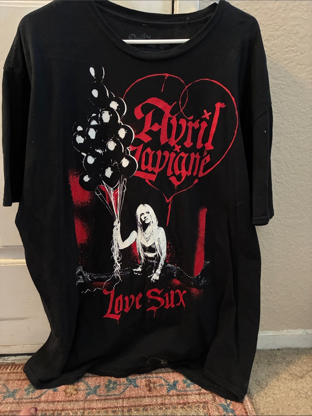 Avril Lavigne "Love Sux" Black Graphic Tee